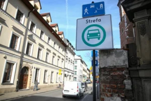 Opóźnienie Strefy Czystego Transportu w Krakowie wymaga wprowadzenia radykalnych zmian