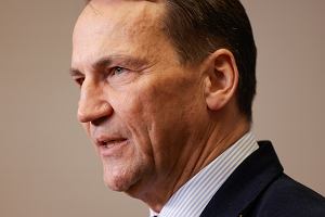 Sikorski nie rezygnuje z walki o ambasadorów z Dudą. "Zawikłał się we własne pułapki"