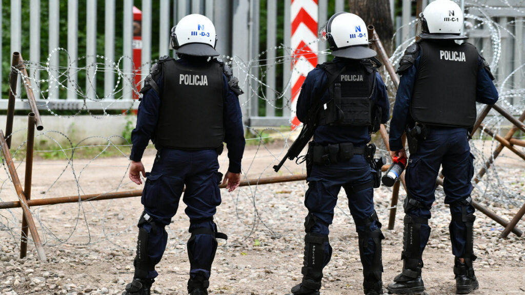 Co dzieje się z pieniędzmi z rekordowych wakacji w policji? "Nie powinno do tego dojść"