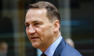 Sikorski o zagrożeniu rosyjskich rakiet: Naszym obowiązkiem jest zestrzeliwać nadlatujące pociski