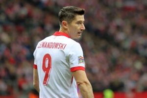 Robert Lewandowski nie może poradzić sobie w Lidze Narodów. Niesamowite statystyki napastnika.