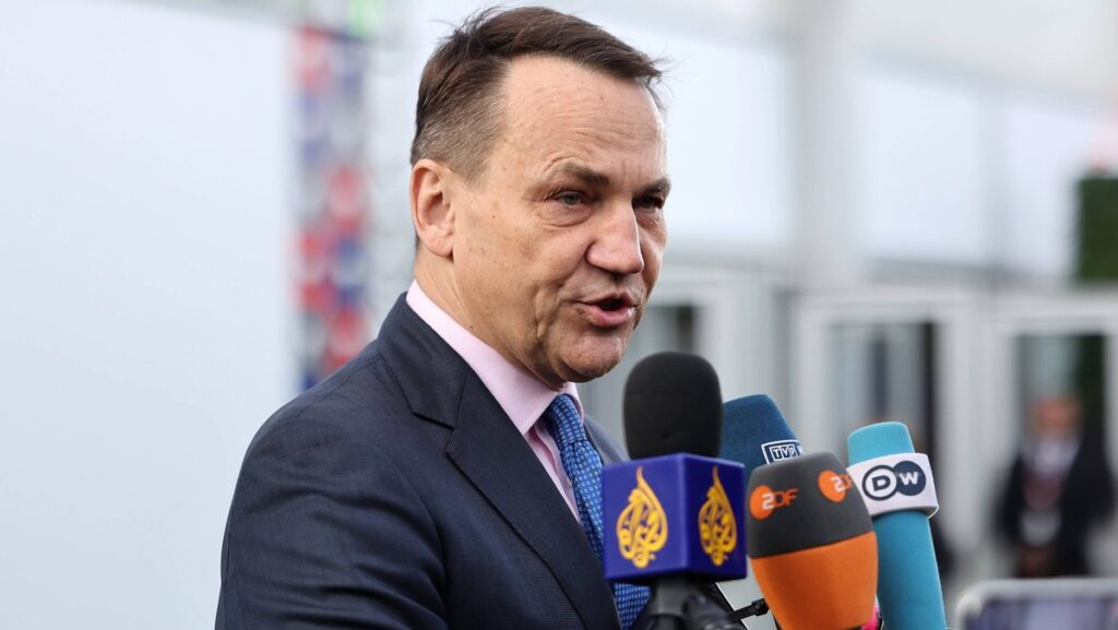 Czy Polska deleguje wojska na Ukrainę? Radosław Sikorski wyjaśnia sytuację