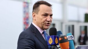 Czy Polska deleguje wojska na Ukrainę? Radosław Sikorski wyjaśnia sytuację