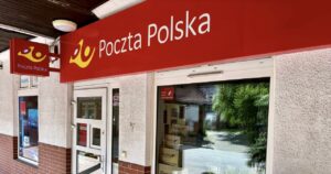 Poczta Polska redukuje liczbę miejsc pracy. Zarząd równocześnie informuje prokuraturę.