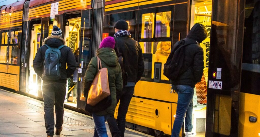 Kolizja dwóch tramwajów w stolicy. Pasażerowie odnieśli obrażenia.