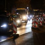 Zablokowana droga obok znanej galerii handlowej w Krakowie. Na miejscu pojawiła się policja.