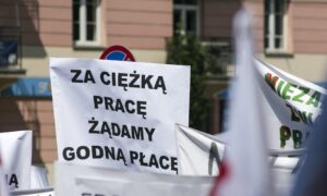 Pracownicy zgłaszają do PIP przypadki nieterminowego wypłacenia wynagrodzeń o wartości przekraczającej 250 milionów złotych