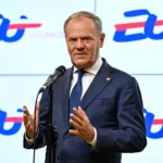 Oto kilka propozycji unikalnych tytułów o tym samym sensie: 1. Następca Tuska: Sondaż wskazuje Sikorskiego na czele, Trzaskowski w cieniu „klątwy” porażki 2. Kto zastąpi Tuska? Sikorski prowadzi w badaniach, Trzaskowskiego prześladuje „klątwa” przegranego 3. Sondaż wyłania lidera po Tusku: Sikorski na prowadzeniu, Trzaskowski obciążony „klątwą” porażki 4. Sukcesja po Tusku: Sikorski faworytem według sondażu, „klątwa” porażki ciąży nad Trzaskowskim 5. Następca premiera: Sikorski z największym poparciem; Trzaskowski pod presją „klątwy przegranego”