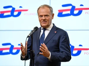 Oto kilka propozycji unikalnych tytułów o tym samym sensie: 1. Następca Tuska: Sondaż wskazuje Sikorskiego na czele, Trzaskowski w cieniu „klątwy” porażki 2. Kto zastąpi Tuska? Sikorski prowadzi w badaniach, Trzaskowskiego prześladuje „klątwa” przegranego 3. Sondaż wyłania lidera po Tusku: Sikorski na prowadzeniu, Trzaskowski obciążony „klątwą” porażki 4. Sukcesja po Tusku: Sikorski faworytem według sondażu, „klątwa” porażki ciąży nad Trzaskowskim 5. Następca premiera: Sikorski z największym poparciem; Trzaskowski pod presją „klątwy przegranego”