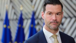 Syn szwedzkiego ministra wdany w kontakty z ugrupowaniami białych nacjonalistów. "Żałuję tego"