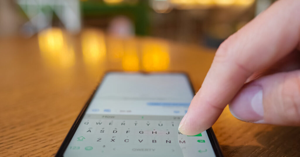 Jak włączyć i wyłączyć autokorektę na smartfonach z systemem Android?