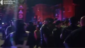 Zamieszki w Winnicy: protesty przeciwko przymusowemu poborowi i starcia z policją na Ukrainie