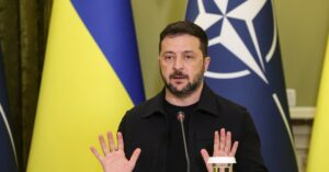 Polacy jednomyślni w sondażu: czy Zełenski powinien pójść na kompromis z Rosją?