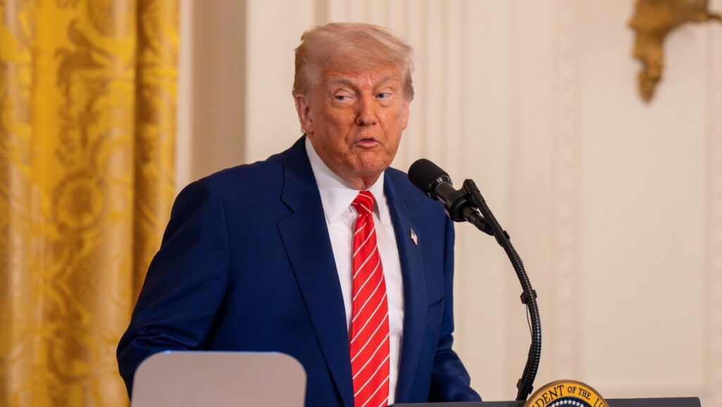 Donald Trump wydał dekret mający "przywrócić porządek" na ulicach miast w USA