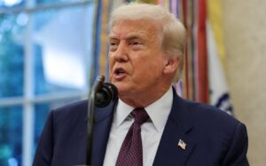 Trump grozi ogromnymi taryfami na układy scalone: „Przenieście produkcję do USA”