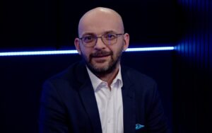 Przykładowe alternatywne wersje tytułu: 1. Osobista analiza przepływu kapitału z WIG20 do mWIG40 i sWIG80 2. Indywidualna ocena rotacji inwestycji z WIG20 na mWIG40 oraz sWIG80 3. Przemieszczanie się kapitału z WIG20 do mWIG40 i sWIG80 – perspektywa subiektywna 4. Subiektywna perspektywa zmian inwestycyjnych: z WIG20 w stronę mWIG40 i sWIG80 5. Moje obserwacje rotacji aktywów: WIG20 w kierunku mWIG40 i sWIG80