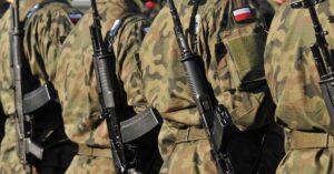 MON podjęło decyzję: Na początku przyszłego roku powołania do wojska otrzymają również kobiety i osoby po 50. roku życia
