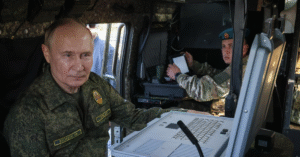 Putin w wojskowym stroju niedaleko Polski. Rosja symuluje konflikt z NATO?