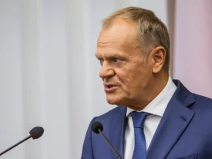 Nowy lider w sondażu partyjnym. Problemy Hołowni i Kosiniaka-Kamysza