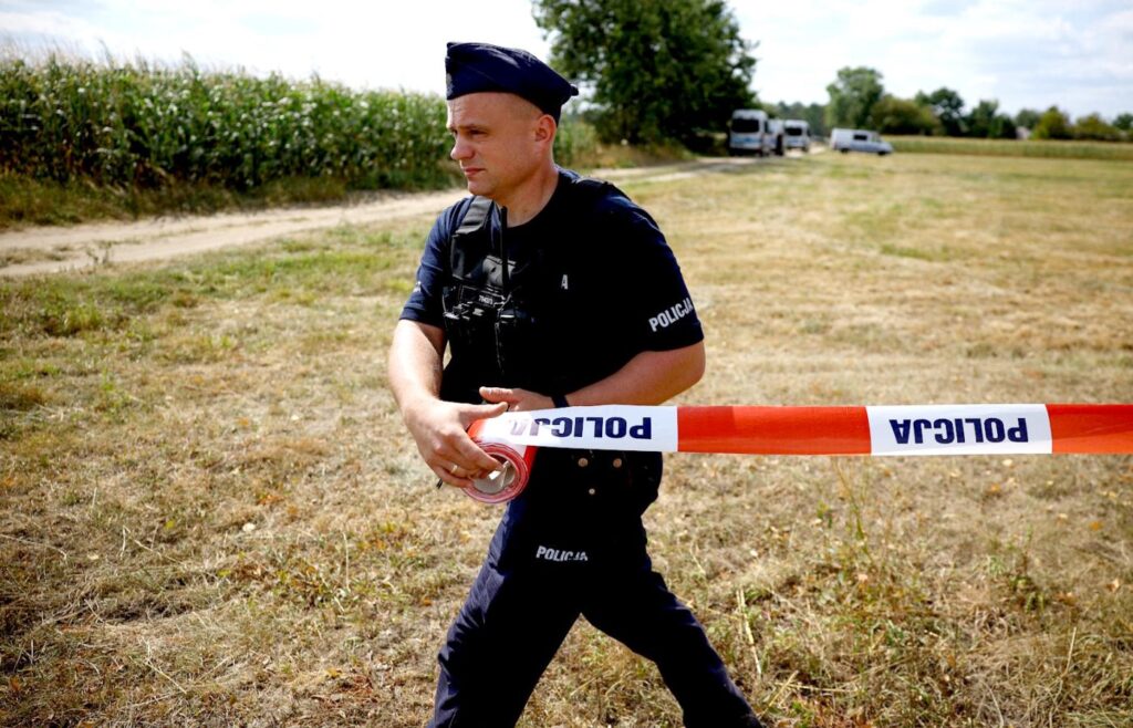 Oto kilka propozycji unikalnych tytułów o zachowanym sensie: 1. 1274. doba wojny. Wybuch drona pod Łukowem – sabotaż nie wchodzi w grę, papierosy też nie wybuchają w ten sposób 2. 1274. dzień działań wojennych. Dron eksplodował pod Łukowem – dlaczego wykluczono sabotaż i fajki? 3. 1274. dzień konfliktu. Eksplozja pod Łukowem – to nie był ani sabotaż, ani wina papierosów 4. 1274. dzień wojny. Co naprawdę wybuchło pod Łukowem? Sabotaż i fajki odpadają 5. 1274. doba wojny. Dron rozbił się pod Łukowem – wybuch nie był dziełem sabotażystów ani papierosów Daj znać, jeśli chcesz wersję bardziej formalną lub bardziej sensacyjną!