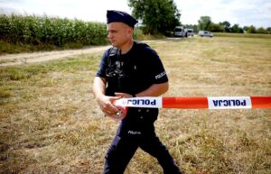 Oto kilka propozycji unikalnych tytułów o zachowanym sensie: 1. 1274. doba wojny. Wybuch drona pod Łukowem – sabotaż nie wchodzi w grę, papierosy też nie wybuchają w ten sposób 2. 1274. dzień działań wojennych. Dron eksplodował pod Łukowem – dlaczego wykluczono sabotaż i fajki? 3. 1274. dzień konfliktu. Eksplozja pod Łukowem – to nie był ani sabotaż, ani wina papierosów 4. 1274. dzień wojny. Co naprawdę wybuchło pod Łukowem? Sabotaż i fajki odpadają 5. 1274. doba wojny. Dron rozbił się pod Łukowem – wybuch nie był dziełem sabotażystów ani papierosów Daj znać, jeśli chcesz wersję bardziej formalną lub bardziej sensacyjną!