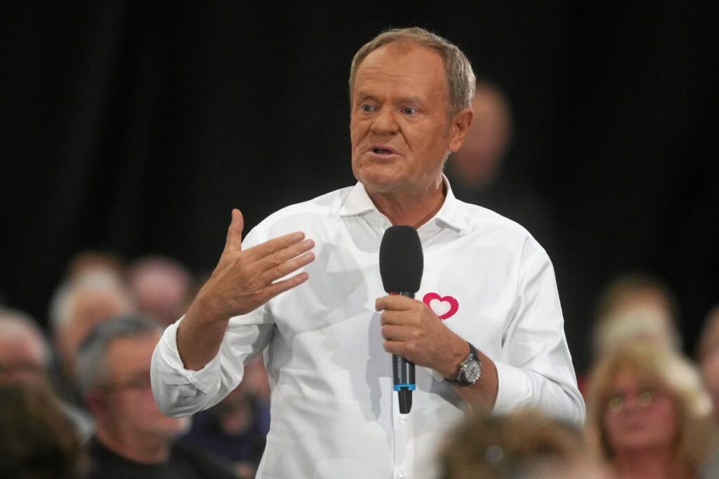 Nowa odsłona politycznej walki: Trump atakuje oponentów, Tusk stawia na liczby. "Uwierzyli, że to nie przystoi"