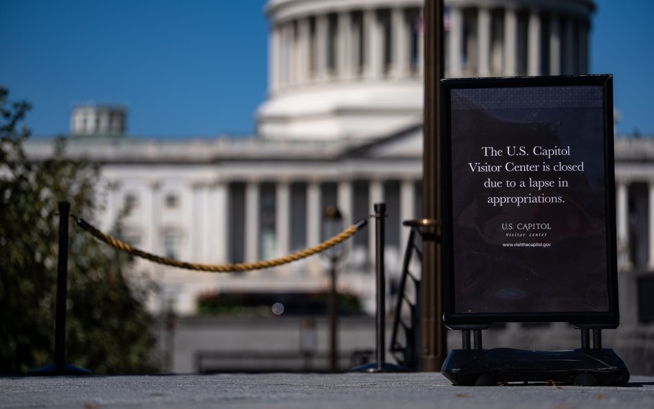 Przeredagowany tytuł: Paraliż budżetowy rządu USA – absurd amerykańskiego systemu politycznego