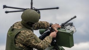 Oryginalny tytuł: Ukrainie brakuje żołnierzy. Rosjanie to wykorzystują. "Zaduszenie" zamiast szturmu. Przeredagowana wersja: Coraz mniej żołnierzy w ukraińskich szeregach. Rosja przechodzi do taktyki wyczerpania zamiast frontalnych ataków