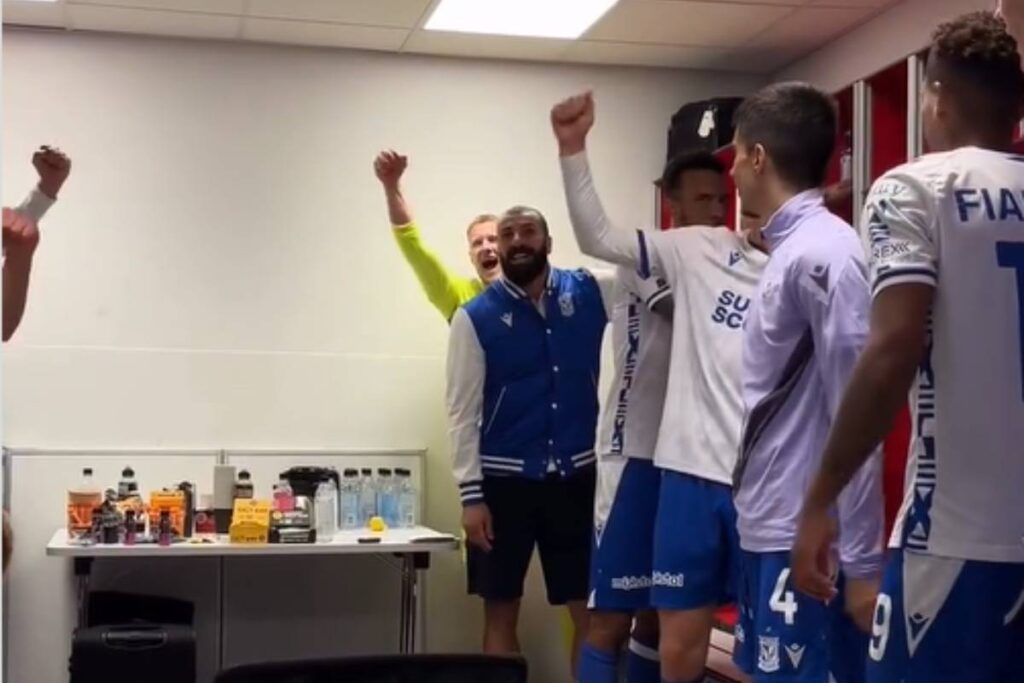 Zobacz, co śpiewali piłkarze Lecha w szatni po awansie do Ligi Mistrzów – nagranie robi furorę