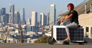 Innowacyjny pojazd napędzany energią słoneczną: Skuter, który zaskakuje swoją wydajnością