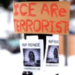 Oto kilka propozycji unikalnych tytułów, zachowujących sens oryginału: 1. Wstrząsająca zbrodnia w Minneapolis – czy polityka Trumpa nieuchronnie prowadziła do tragedii? 2. Dramat w Minneapolis. Kontrowersyjna polityka Trumpa przyczyną tragedii? 3. Minneapolis pogrążone w szoku. Czy działania Trumpa zapoczątkowały tę katastrofę? 4. Tragiczne wydarzenia w Minneapolis: konsekwencje polityki Trumpa? 5. Zbrodnia w Minneapolis jako następstwo polityki Trumpa – nieunikniona tragedia?