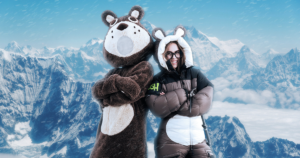 Plush popiera niezwykłą ekspedycję. Zoja Skubis powędruje na Mount Everest z oryginalnym towarzyszem.