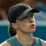 Oto przeredagowany tytuł, z zachowaniem sensu i unikalnością: **Zaskakujące komentarze po decyzji Świątek. "Cień na jej sportowym wizerunku"**