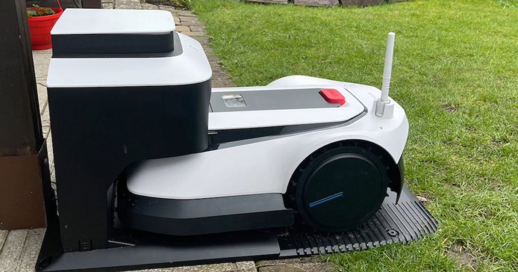 Test robota Ecovacs Goat G1: od odkurzania po koszenie trawy