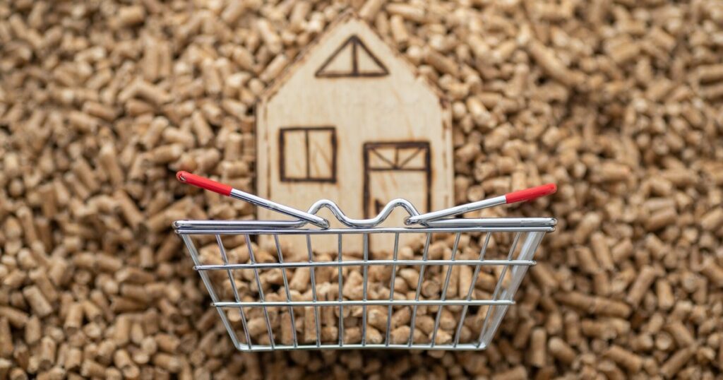 Ekologiczny pellet – ile prawdy w obietnicach? Polska biomasa a emisja CO2