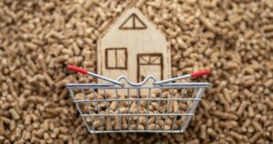 Ekologiczny pellet – ile prawdy w obietnicach? Polska biomasa a emisja CO2