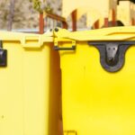 Nowe kontenery w miastach: Co wrzucimy do żółtych i białych pojemników na odpady?